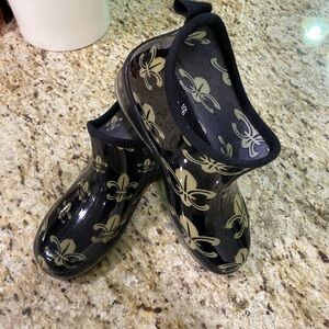 New Corkys Stormy Fleur De Leis Rain Booties
